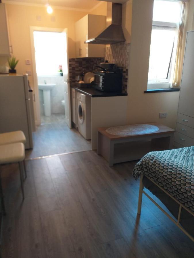 Self-Contained Studio Flat Bathrooms Kitchens Upgrade Locations To City Centre 15 Minutes Walking Distance Nottingham Universities Queen Hospitals City Hospitals Exterior photo